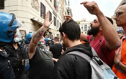 Tragedia e Riflessi di una Comunità: La Morte di un Giovane e il Ruolo delle Forze dell’Ordine